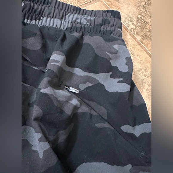 Athleta - Black Camo Shorts - Picture 7 of 7